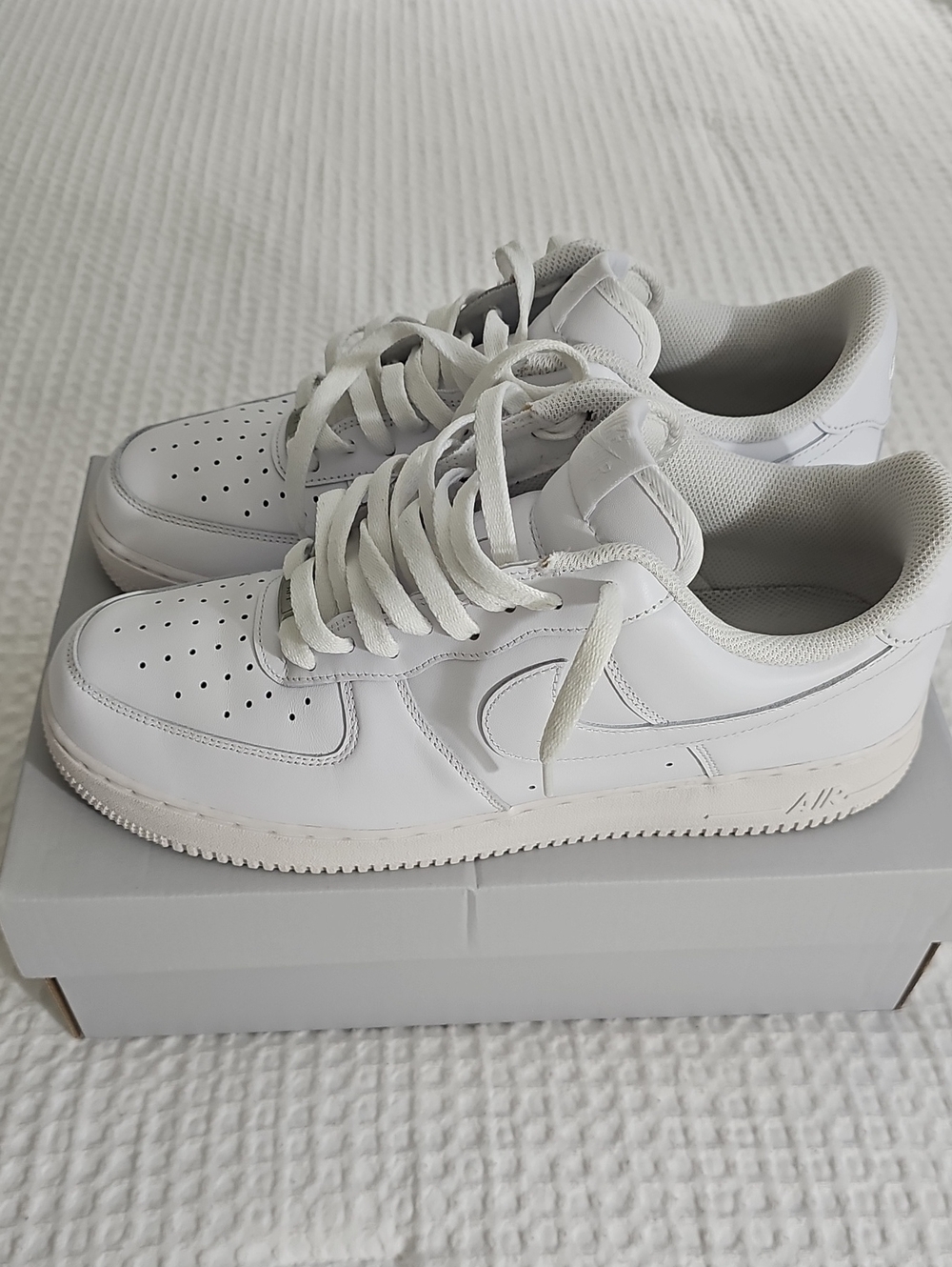 Airforce 1 Nike Men’s White Low-Top Leather Sneakers Used 11.5 (Box Included)